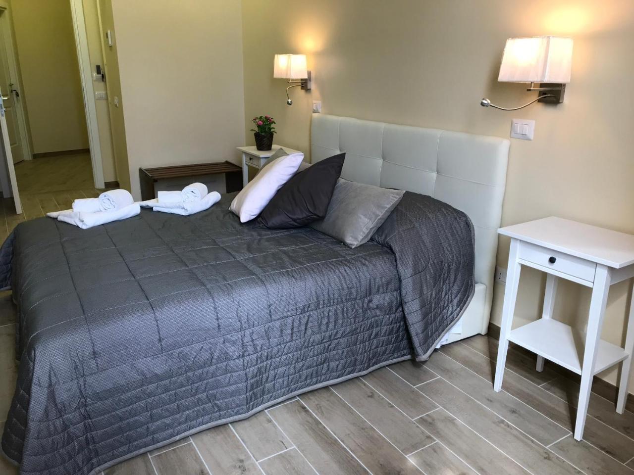 Serventi Longhi Rooms Roma Exterior foto